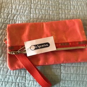 Le sportsac Clutch